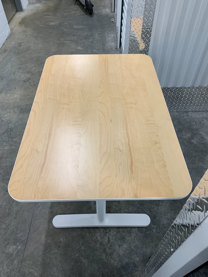 Height-Adjustable IKEA Bekant desk - photo 5