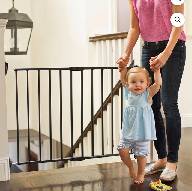 Munchkin Push to Close Hardware Baby Gate, 28.5"-45" - photo 4