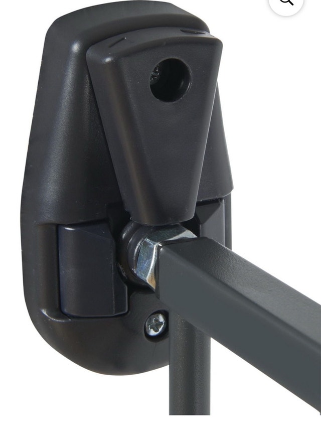 Munchkin Push to Close Hardware Baby Gate, 28.5"-45" - photo 5