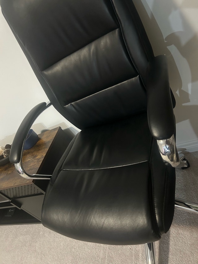 Black Computer Chair - New with Minor Arm Rest Wear - photo 3
