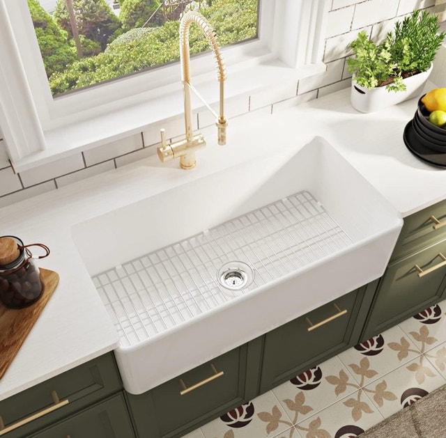 DEER VALLEY 36" Farmhouse Sink w/ Stainless Steel Bottom Grid - - photo 2