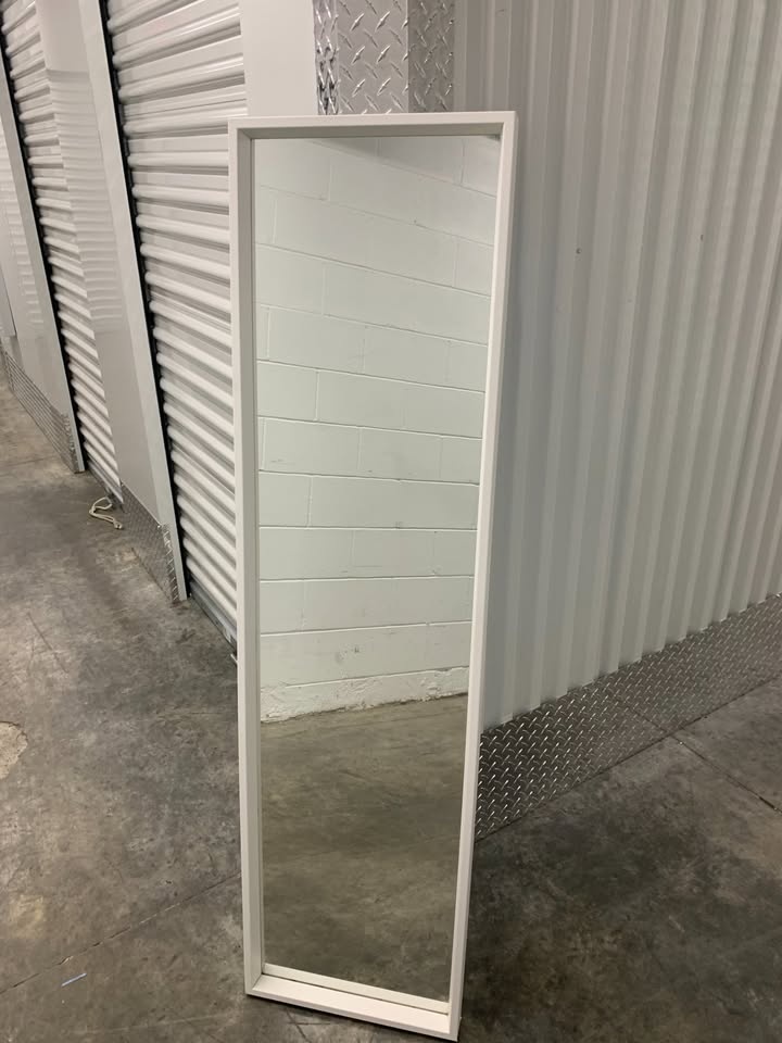 White Mirror - photo 3