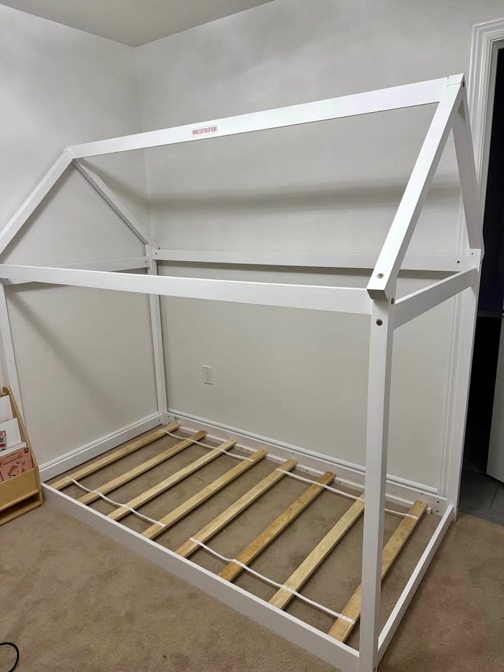 House Bed with Mattress (DISASSEMBLED)