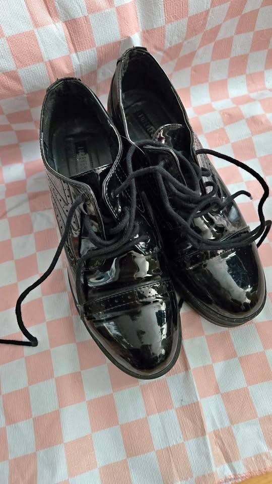 Forever 21 Black Patent Leather Heeled Oxfords Size 8