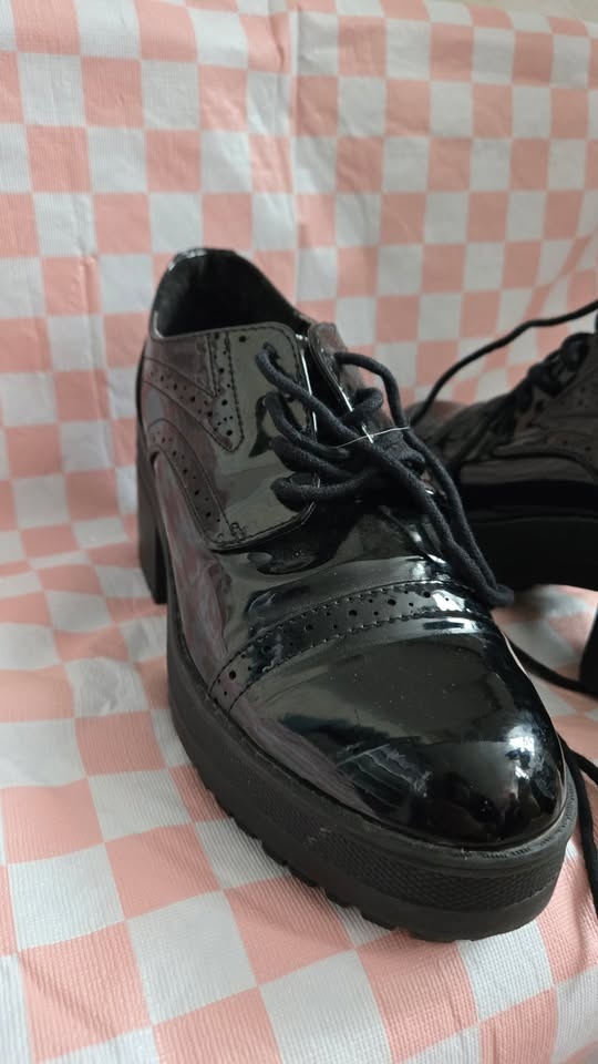 Forever 21 Black Patent Leather Heeled Oxfords Size 8 - photo 4