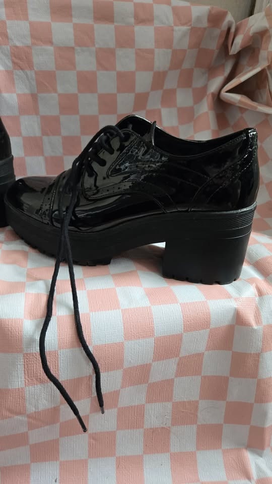 Forever 21 Black Patent Leather Heeled Oxfords Size 8 - photo 5