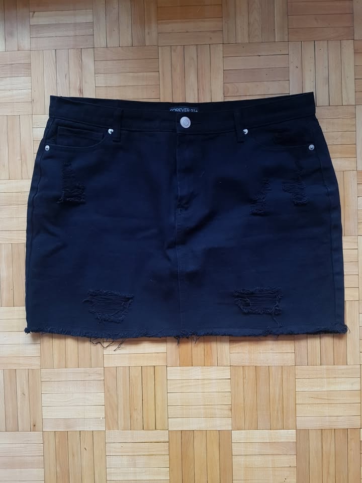 Forever 21 Plus Distressed Denim Black Mini Skirt Size 14 - photo 3