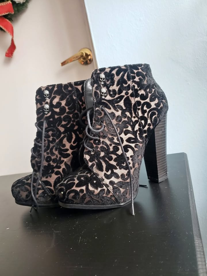 Call it Spring Essie Boots - Brown Damask Skulls - US Size 9