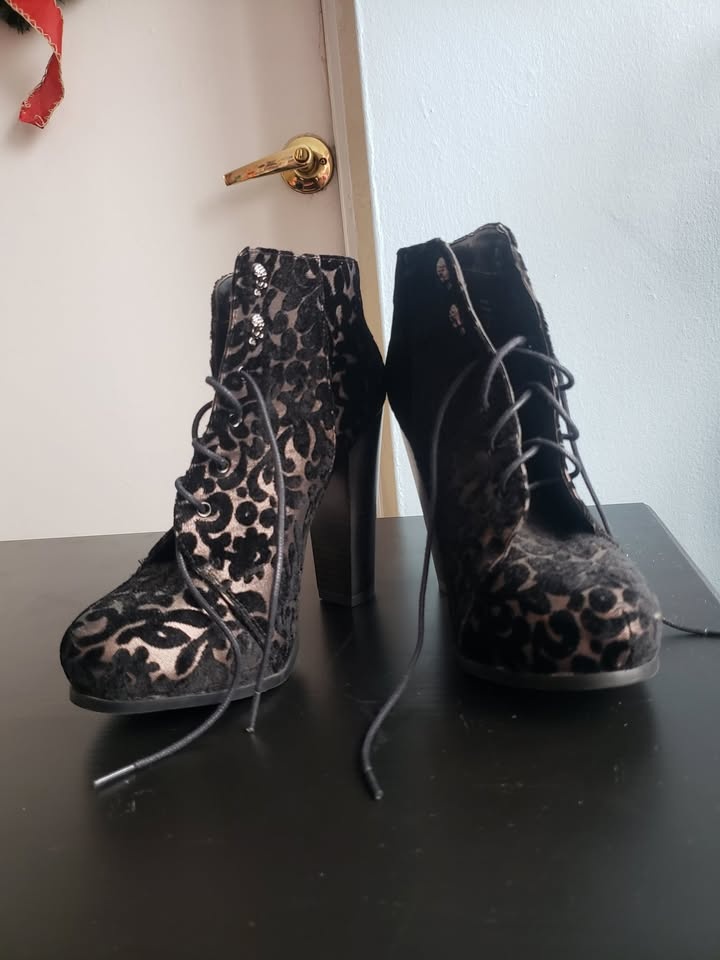 Call it Spring Essie Boots - Brown Damask Skulls - US Size 9 - photo 2