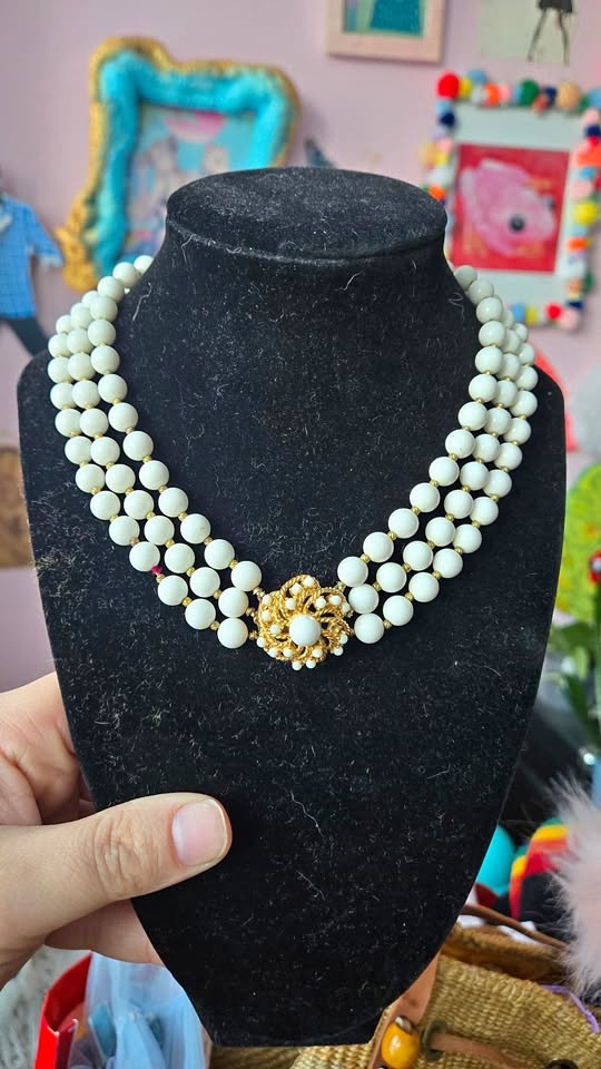 Vintage white and gold beaded choker