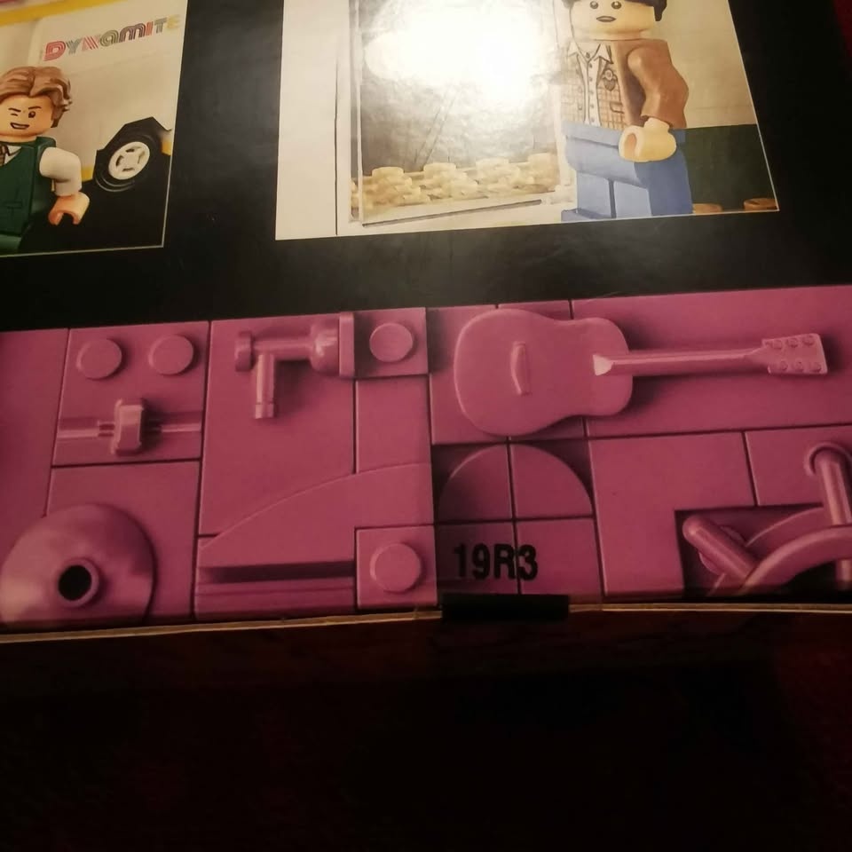 LEGO BTS Dynamite #21339 - photo 3
