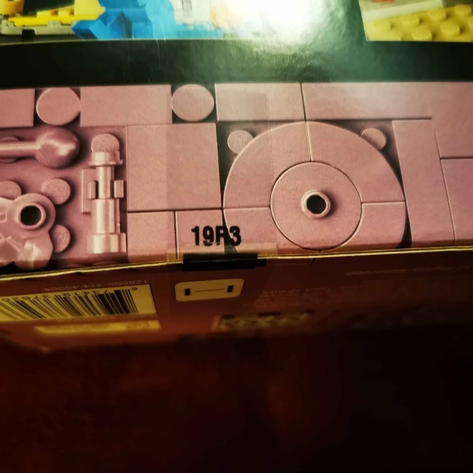 LEGO BTS Dynamite #21339 - photo 4