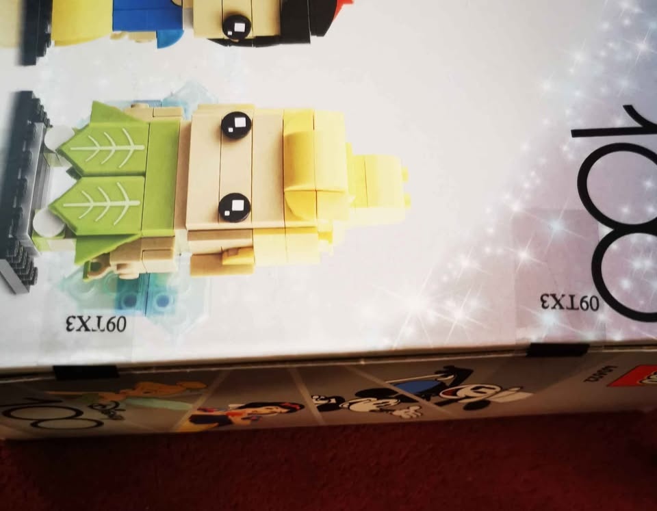 LEGO 40622 Disney 100 Celebration BrickHeadz - photo 3