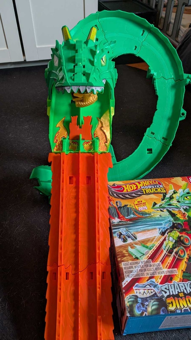 Hot Wheels Sharks vs Dino Track - photo 2