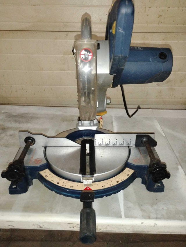 Master Craft 10" Compound Miter Saw - photo 3
