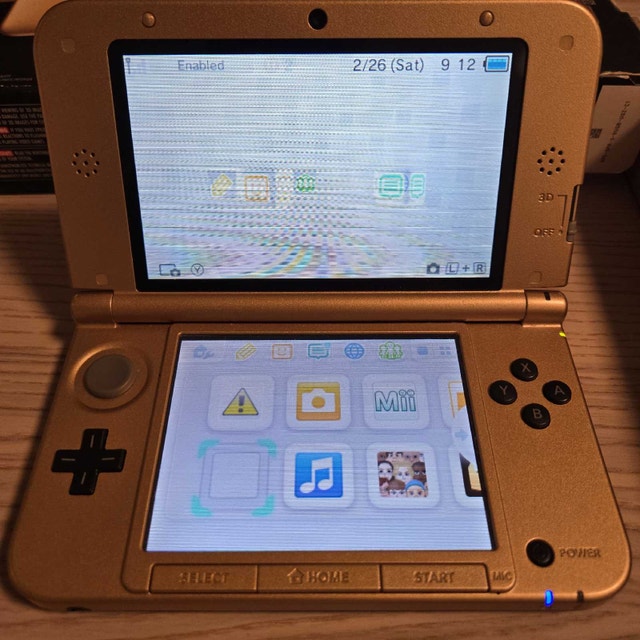 Nintendo 3DS XL Zelda: A Link Between Worlds Limited Edition - photo 2