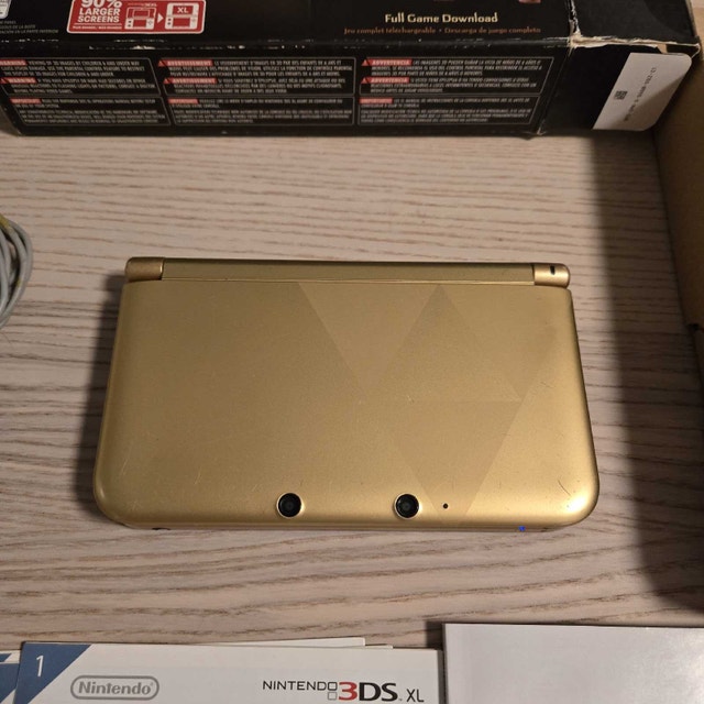 Nintendo 3DS XL Zelda: A Link Between Worlds Limited Edition - photo 3