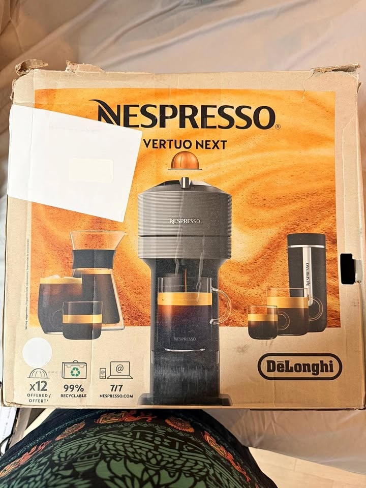 Nespresso Vertuo Next Coffee & Espresso Machine by De'Longhi