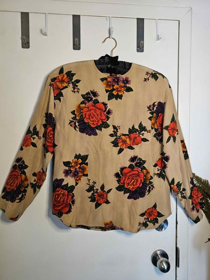 Size 10 100% Silk Vintage Tan Beige Rose Floral Long Sleeve Top - photo 2