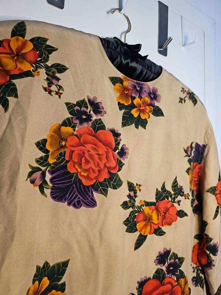 Size 10 100% Silk Vintage Tan Beige Rose Floral Long Sleeve Top - photo 3