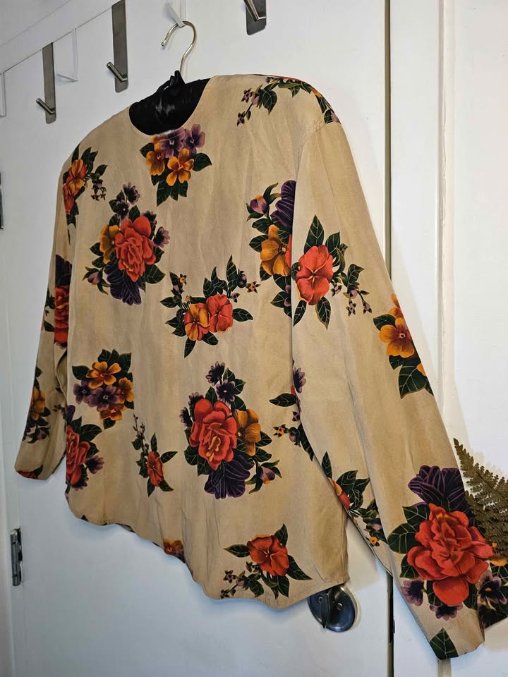 Size 10 100% Silk Vintage Tan Beige Rose Floral Long Sleeve Top - photo 5