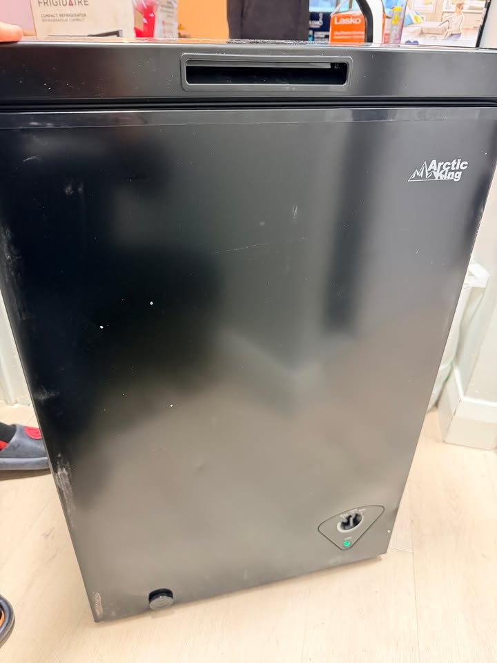 Arctic King Chest Freezer - photo 2