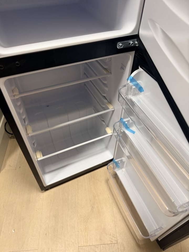 Frigidaire Compact Refrigerator - photo 3