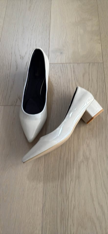 DessBerry White Pointed Toe Block Heel Pumps - photo 2