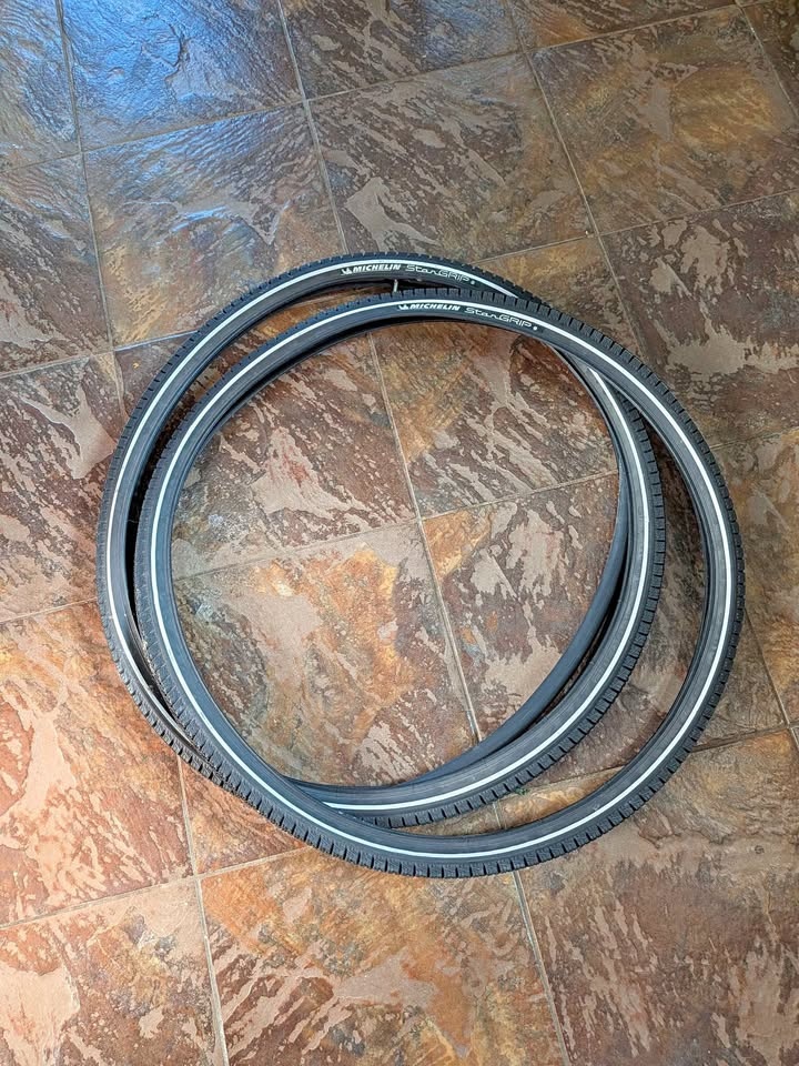 Winter bicycle tires