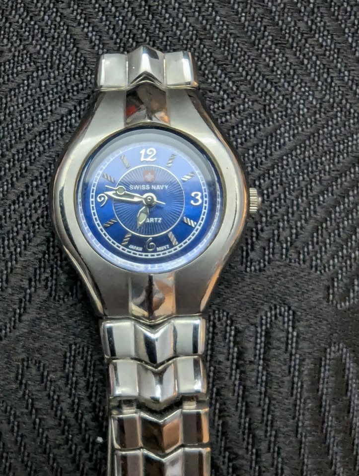 Women's Swiss Navy watch - photo 2