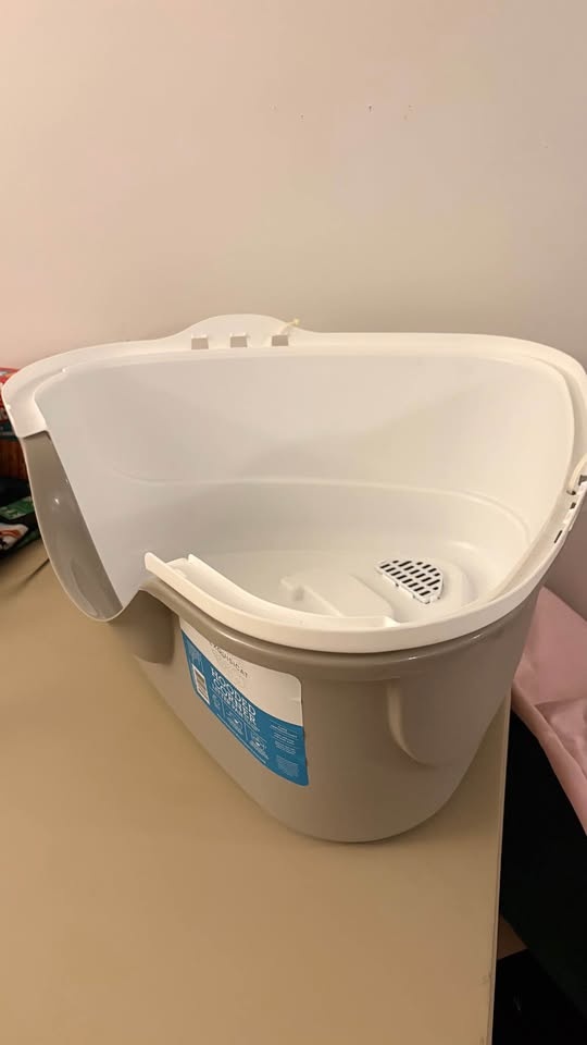 Brand New Exquisicat Hooded Litter Box - photo 3