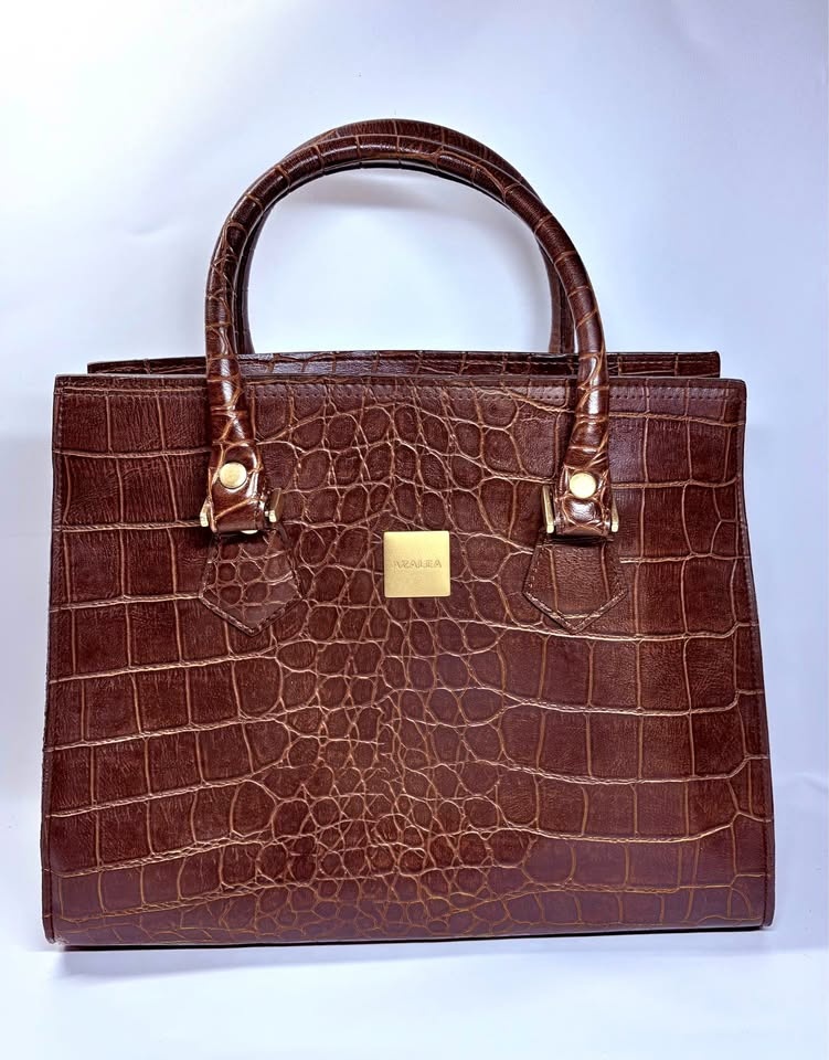 PURSE, Azalea brand, like NEW, well made, free delivery
