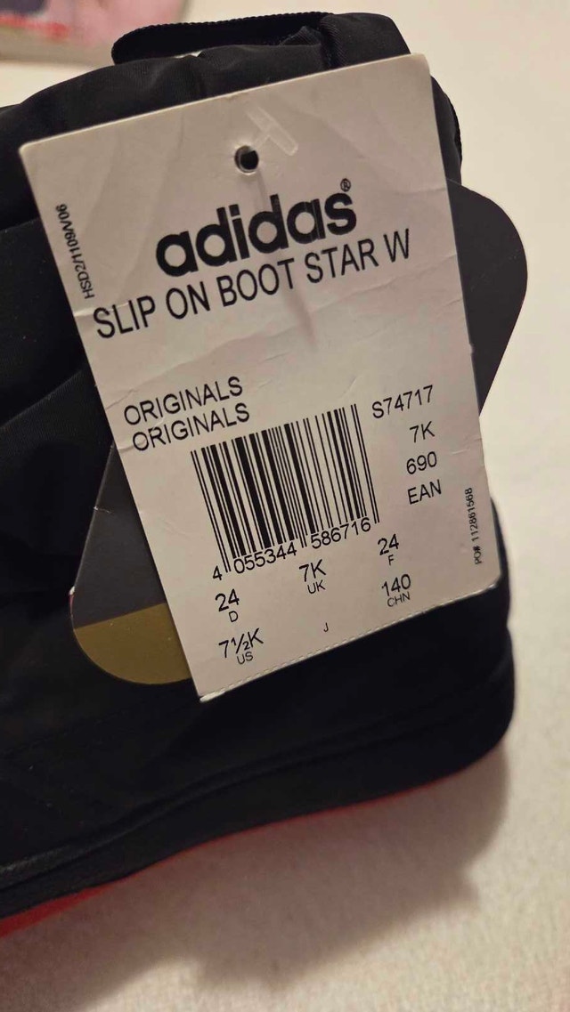 Adidas Slip On Boots - Size 7K - photo 2