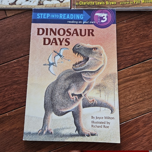 Dinosaur children's story books (3 books) - photo 2