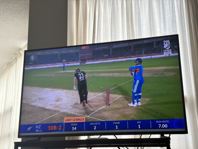 Samsung 55" 4K UHD Smart TV - UN55NU6900FXZC - 2020 - photo 2