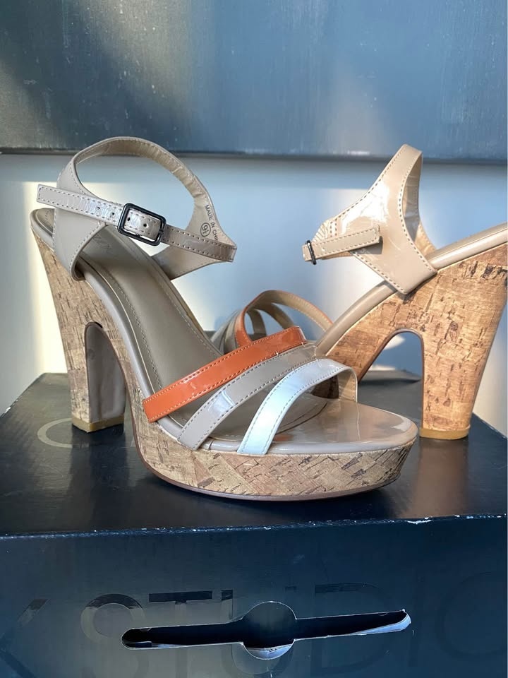 Wedge platform strappy heels orange beige white - photo 2