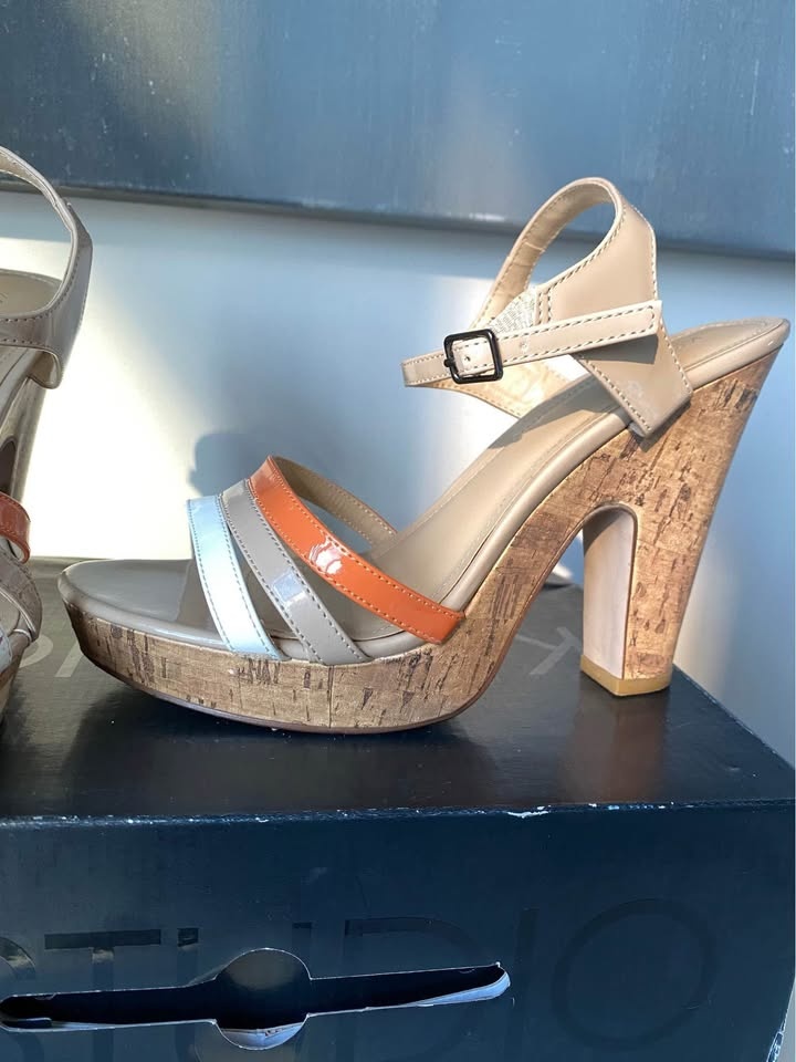 Wedge platform strappy heels orange beige white - photo 3