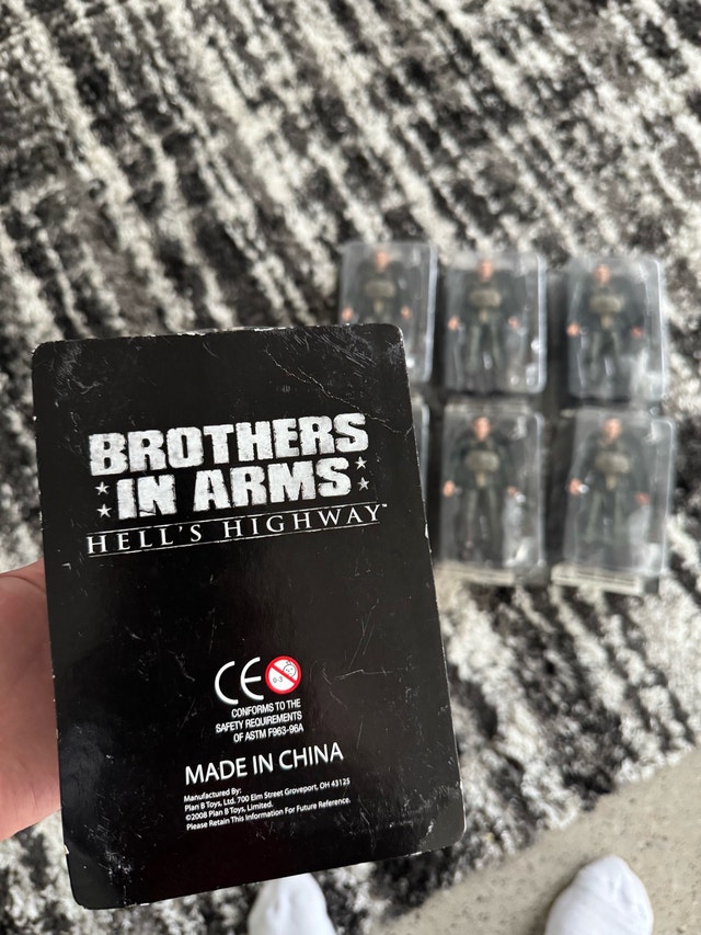 Sealed figures - photo 2