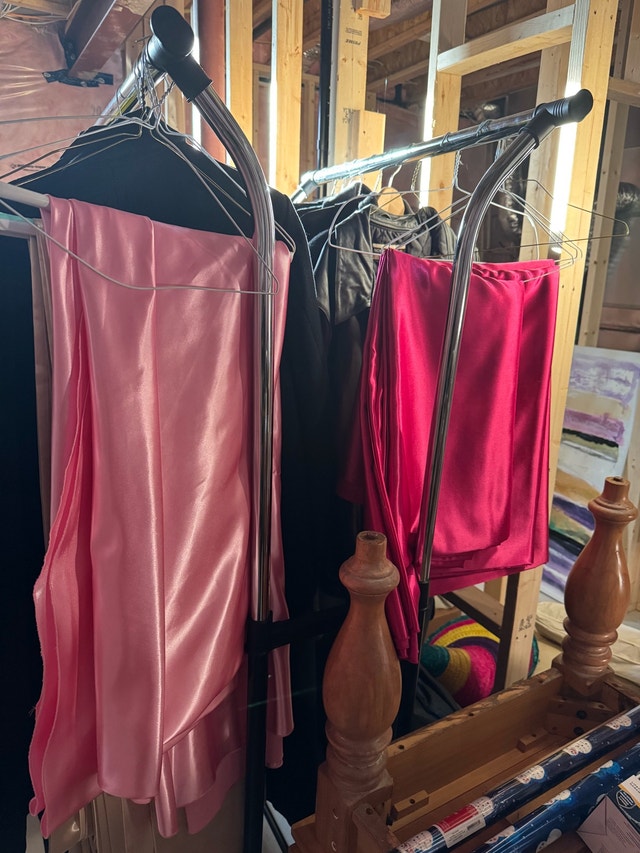 4 pink tablecloths
