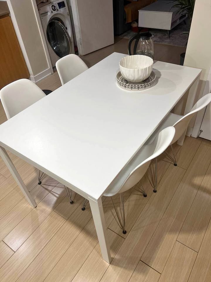 Table + 4 chairs set