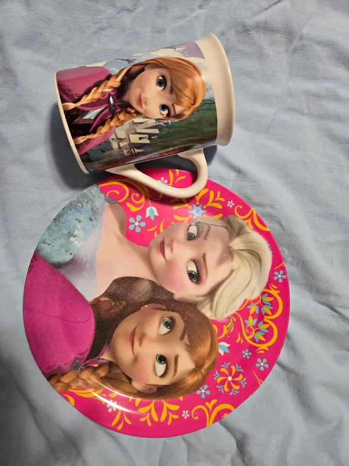 Frozen plate and hot chocolate mug thumbnail