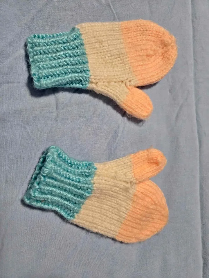 Baby/toddler knitted mittens thumbnail