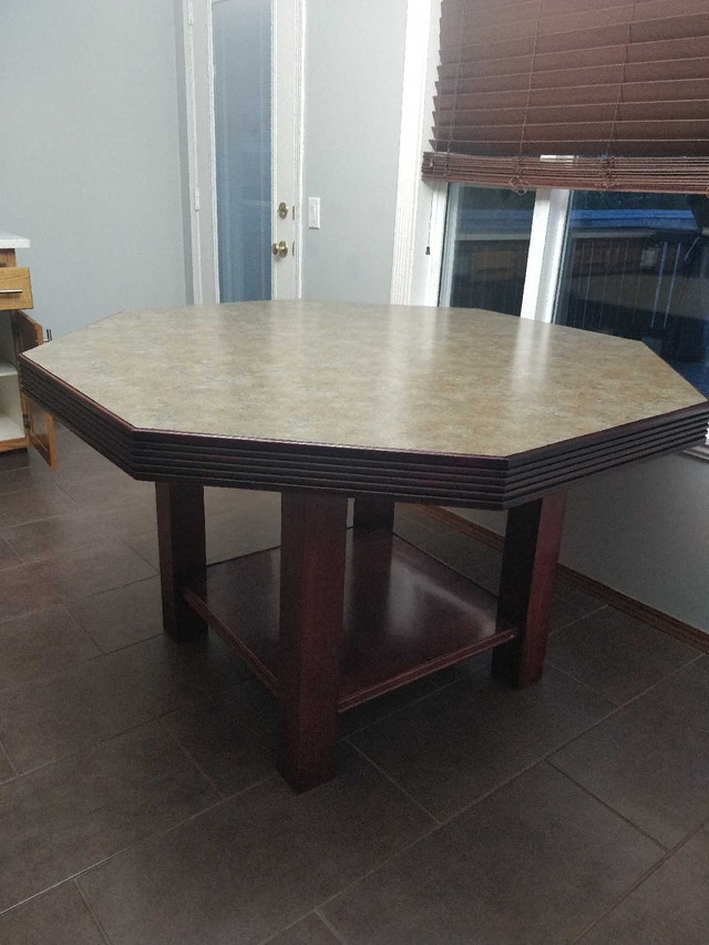Octagonal Dining Table - Great Condition