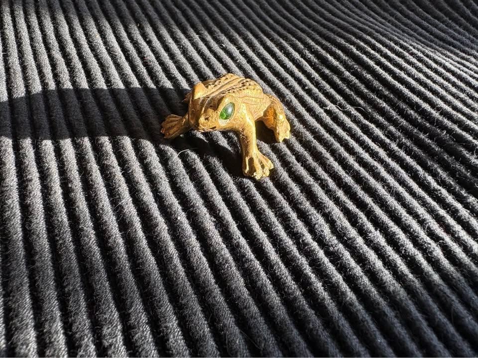 Vintage Brass Frog with Green Stone Eyes - photo 2