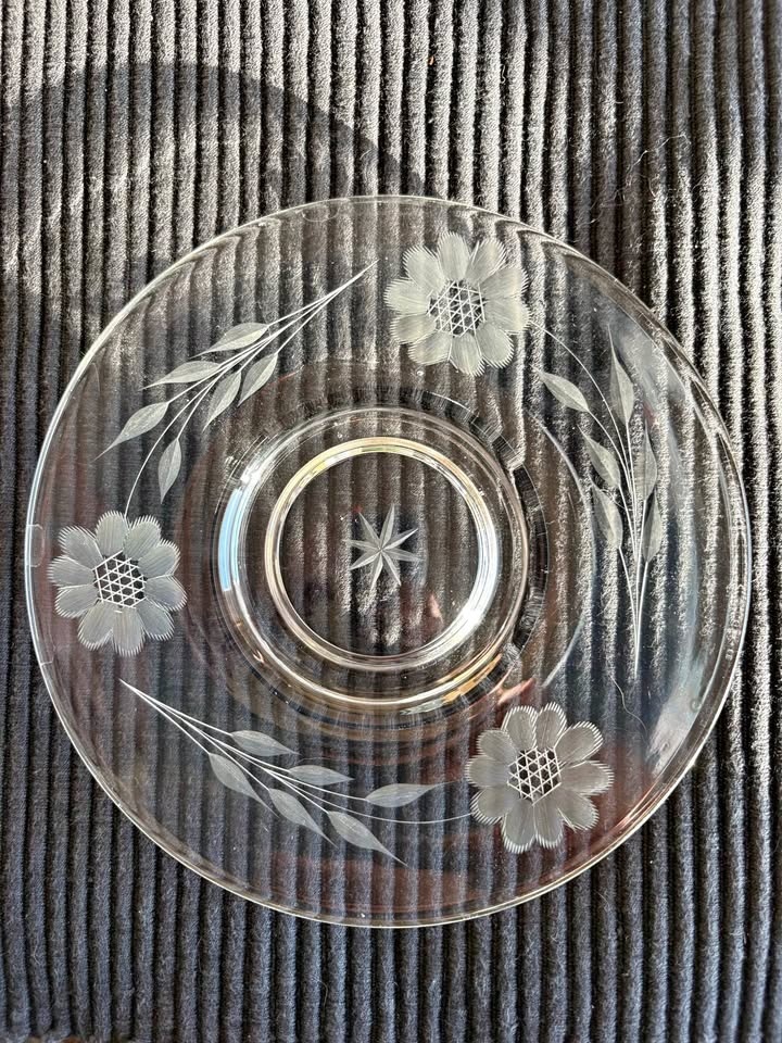 Set of 6 W.J. Hughes Corn Flower Glass Plates