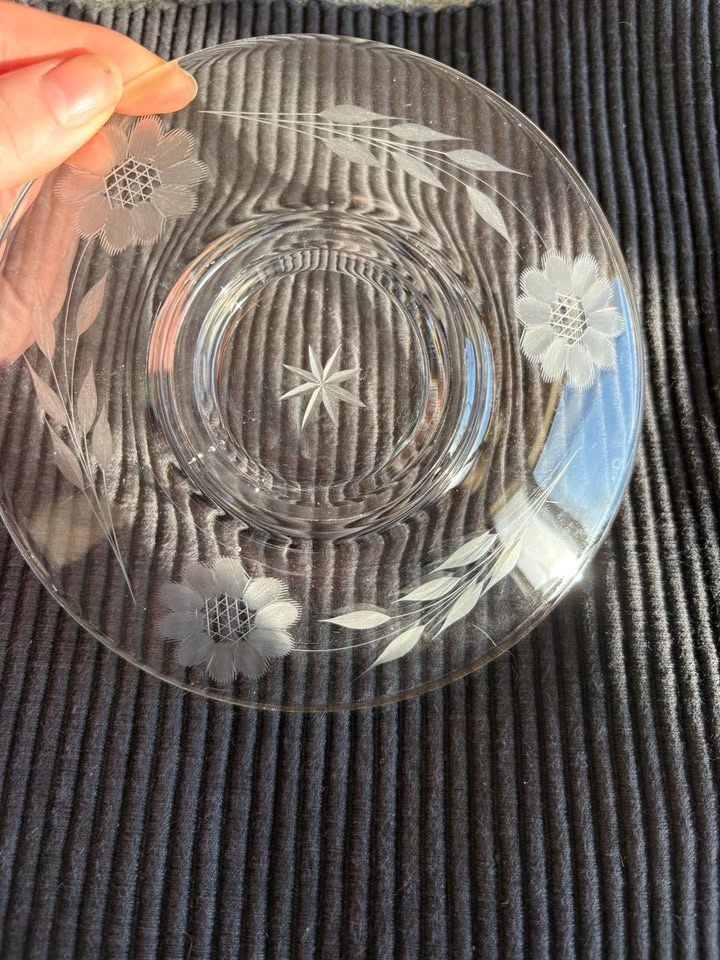 Set of 6 W.J. Hughes Corn Flower Glass Plates - photo 2