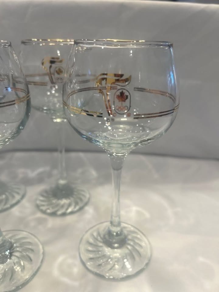 1988 Calgary Winter Olympics Wine Glasses - Gold Torch - 15 Tota - photo 2