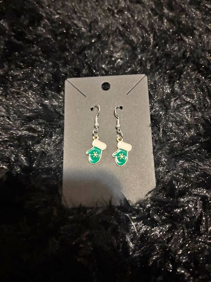 Mitten earrings