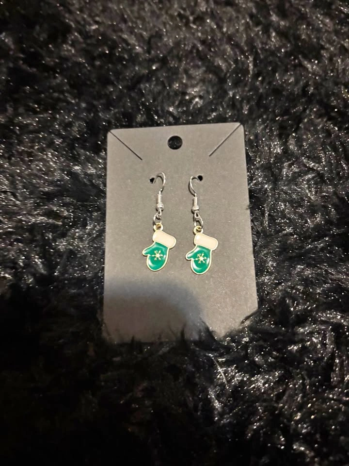 Mitten earrings