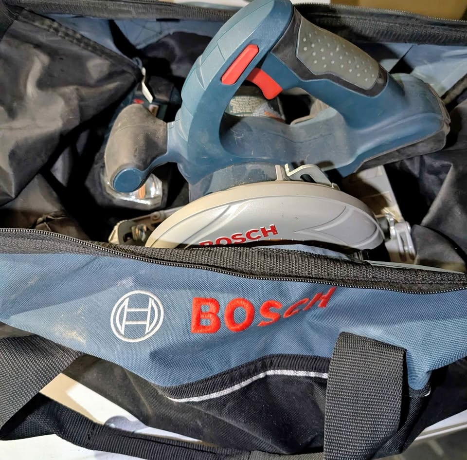 Bosch Tool Set: LED Light, Circular Saw, Carry Bag